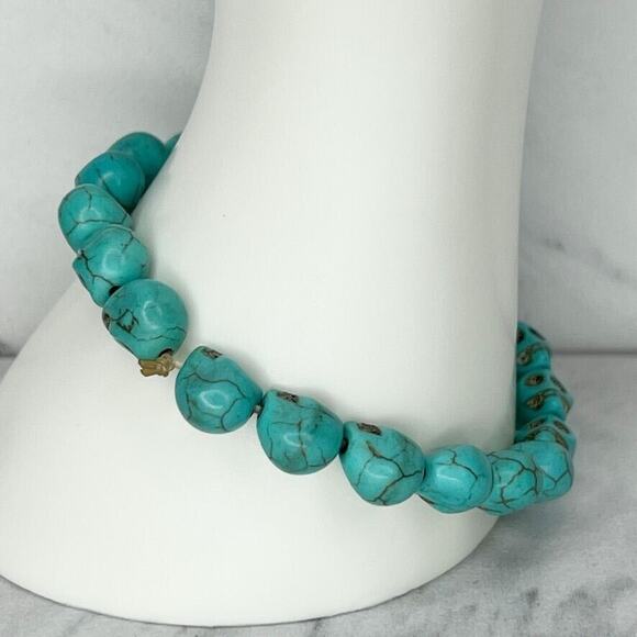 Faux Turquoise Skull Beaded Stretch Bracelet - Picture 4 of 6